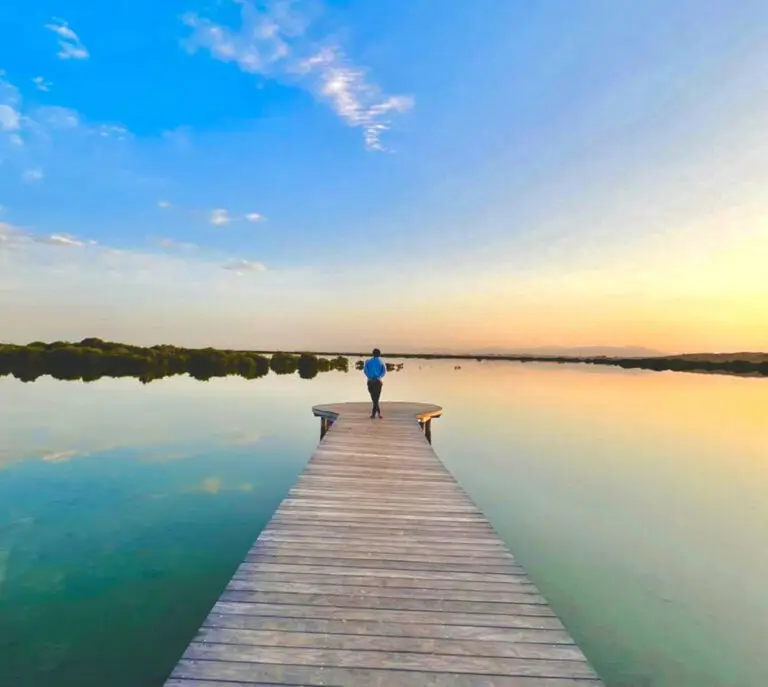 Between-the-sky-and-sea.jpg
